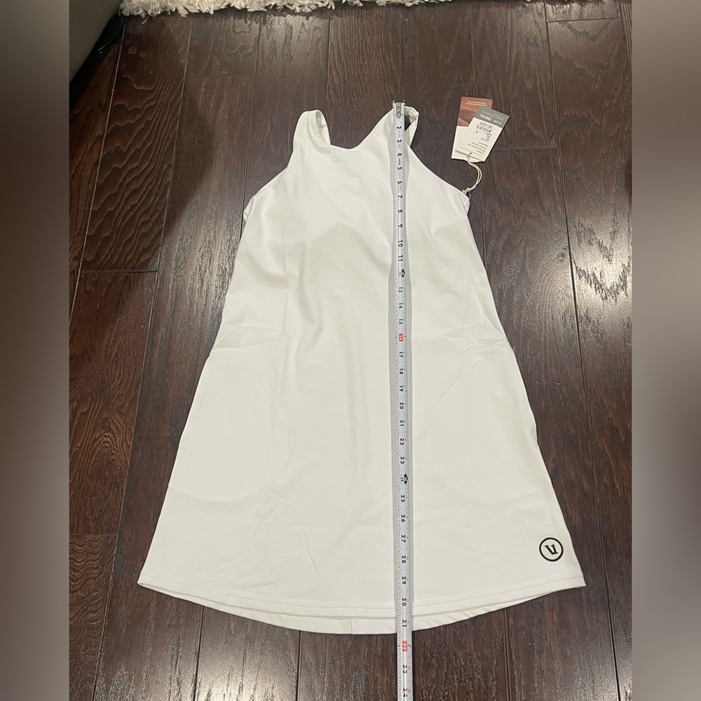 VUORI Volley Dress White Tank Mini Pockets Built -In Bra Women Size Small NEW - Picture 3 of 11